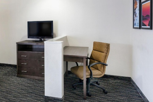 Ramada by Wyndham Monterey image 18